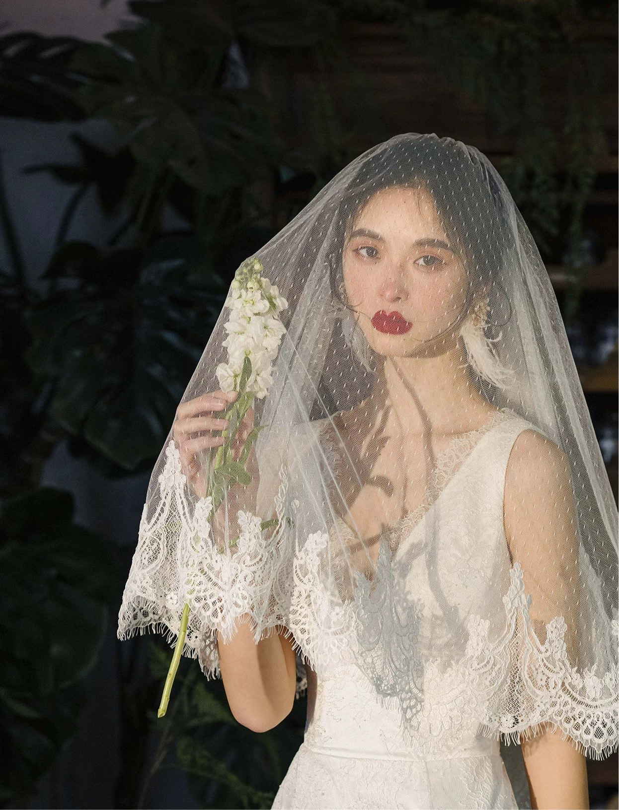 Short Polka Dot Lace Bridal Veil
