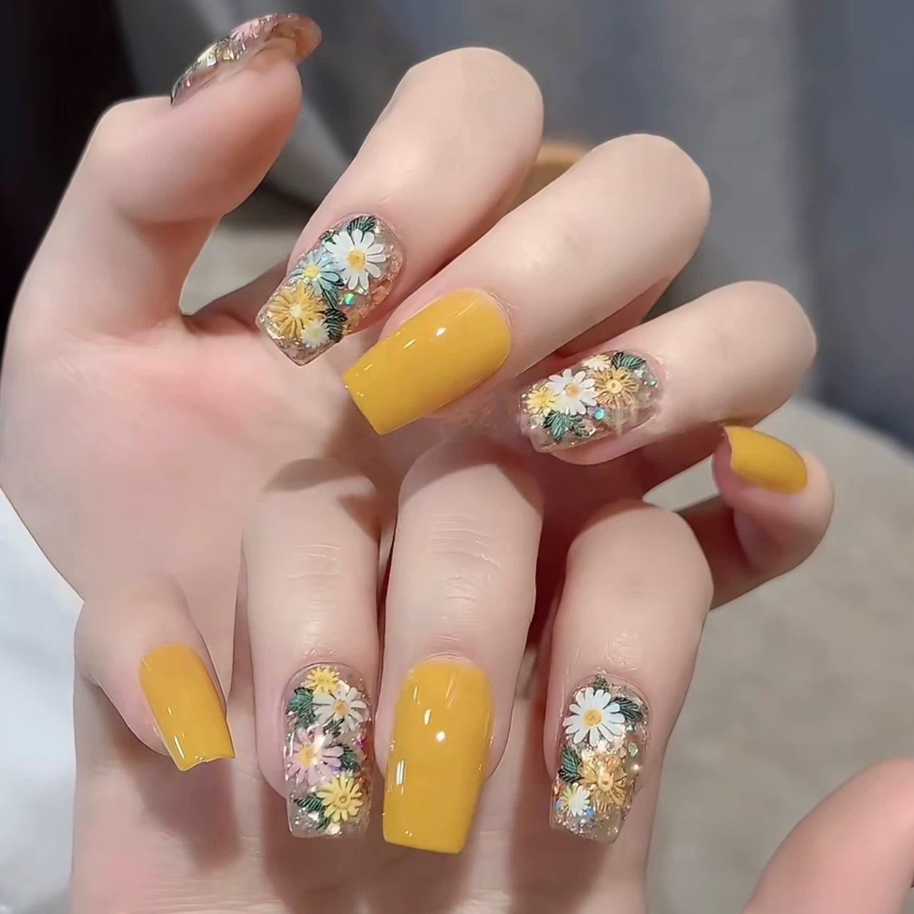 Golden Daisy Nail Set