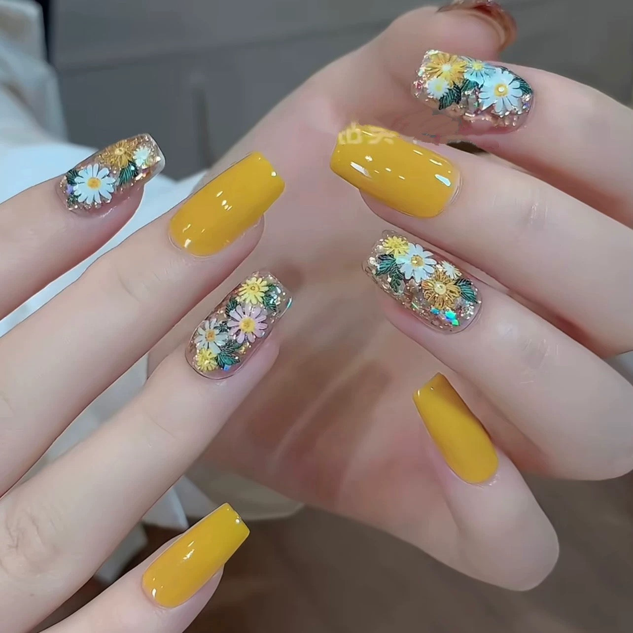 Golden Daisy Nail Set