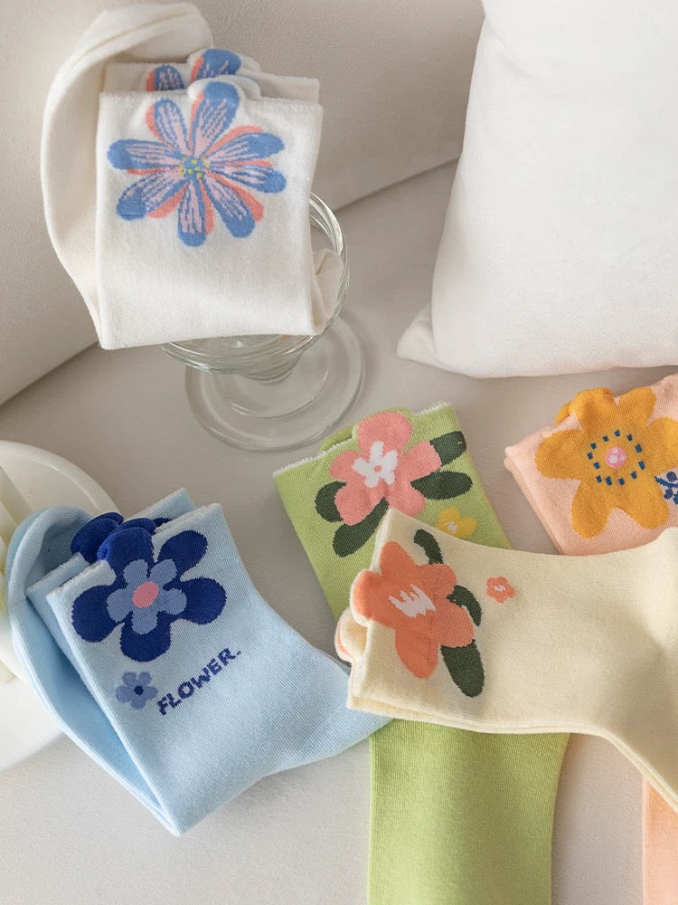 Floral Embroidered Socks – Spring Garden Edition (5 Pairs)