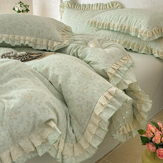 Floral Ruffle Bedding Set – Vintage Cottagecore Style