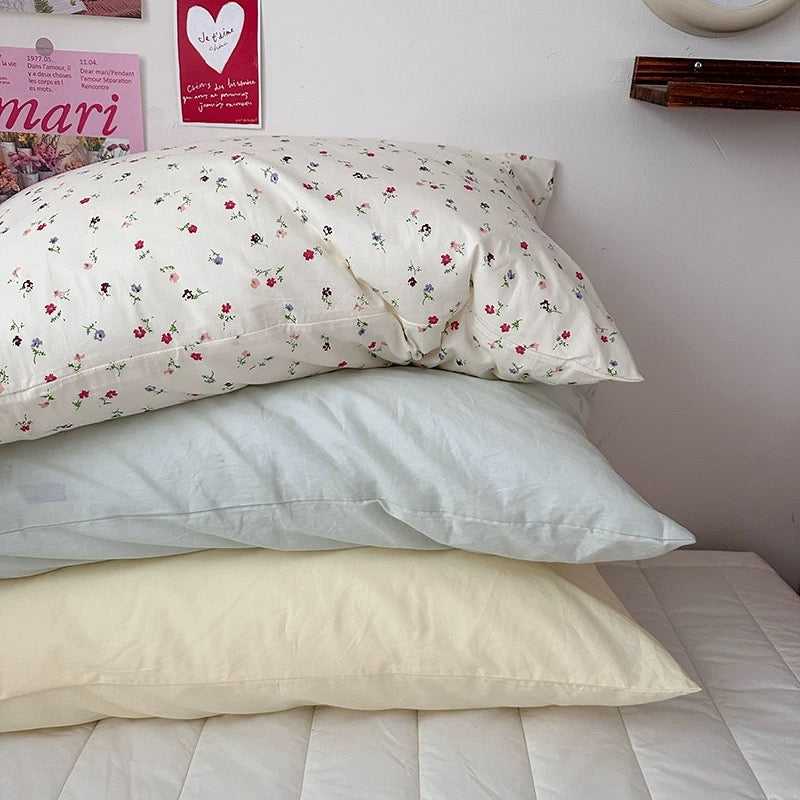 Romantic French Script Pillowcases – Aesthetic Cotton Bedding