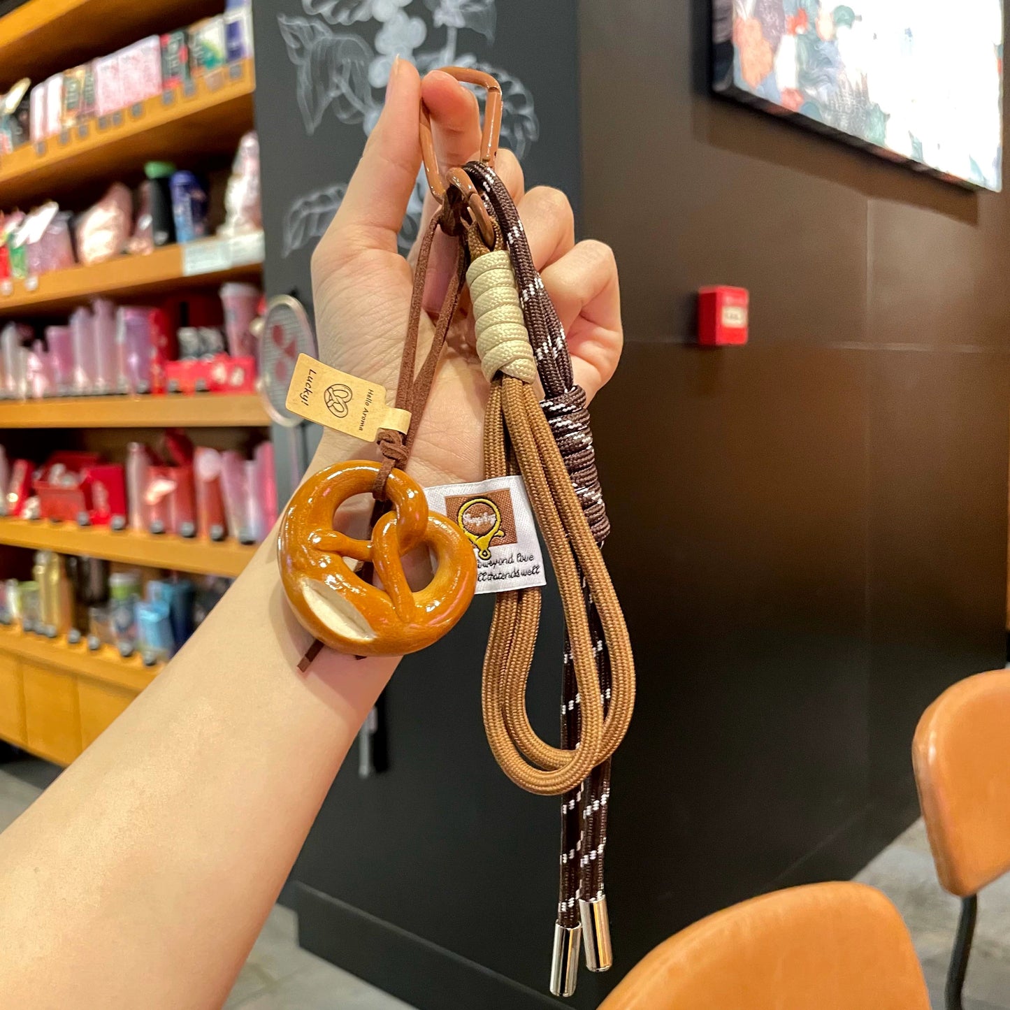 Mini Soft Pretzel Keychain – Realistic Bakery Style Charm