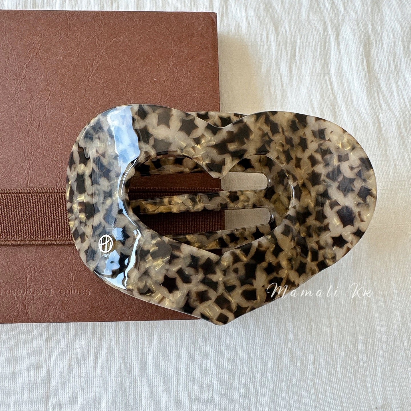 Amber Heart Hair Claw – Retro Oversized Clip