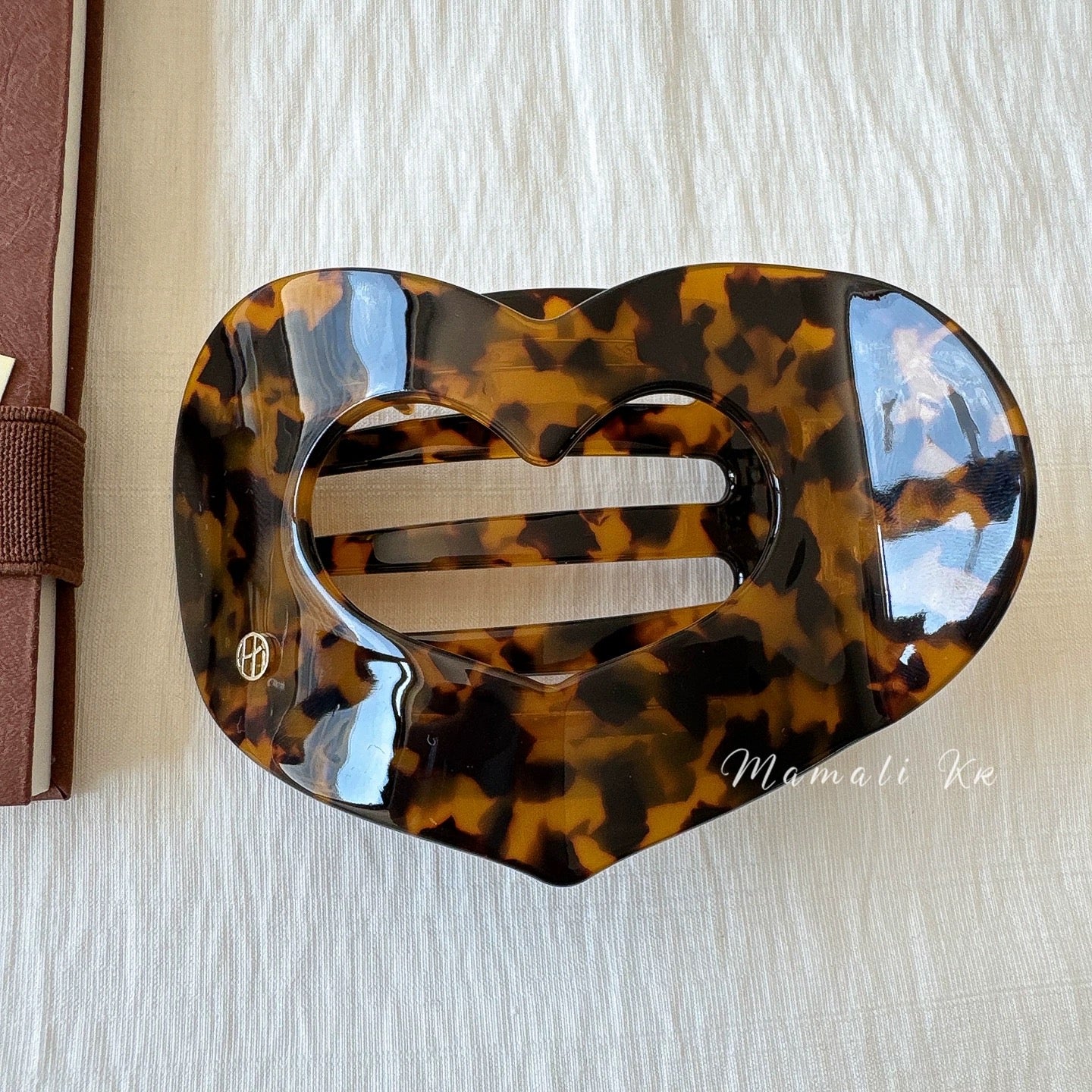 Amber Heart Hair Claw – Retro Oversized Clip