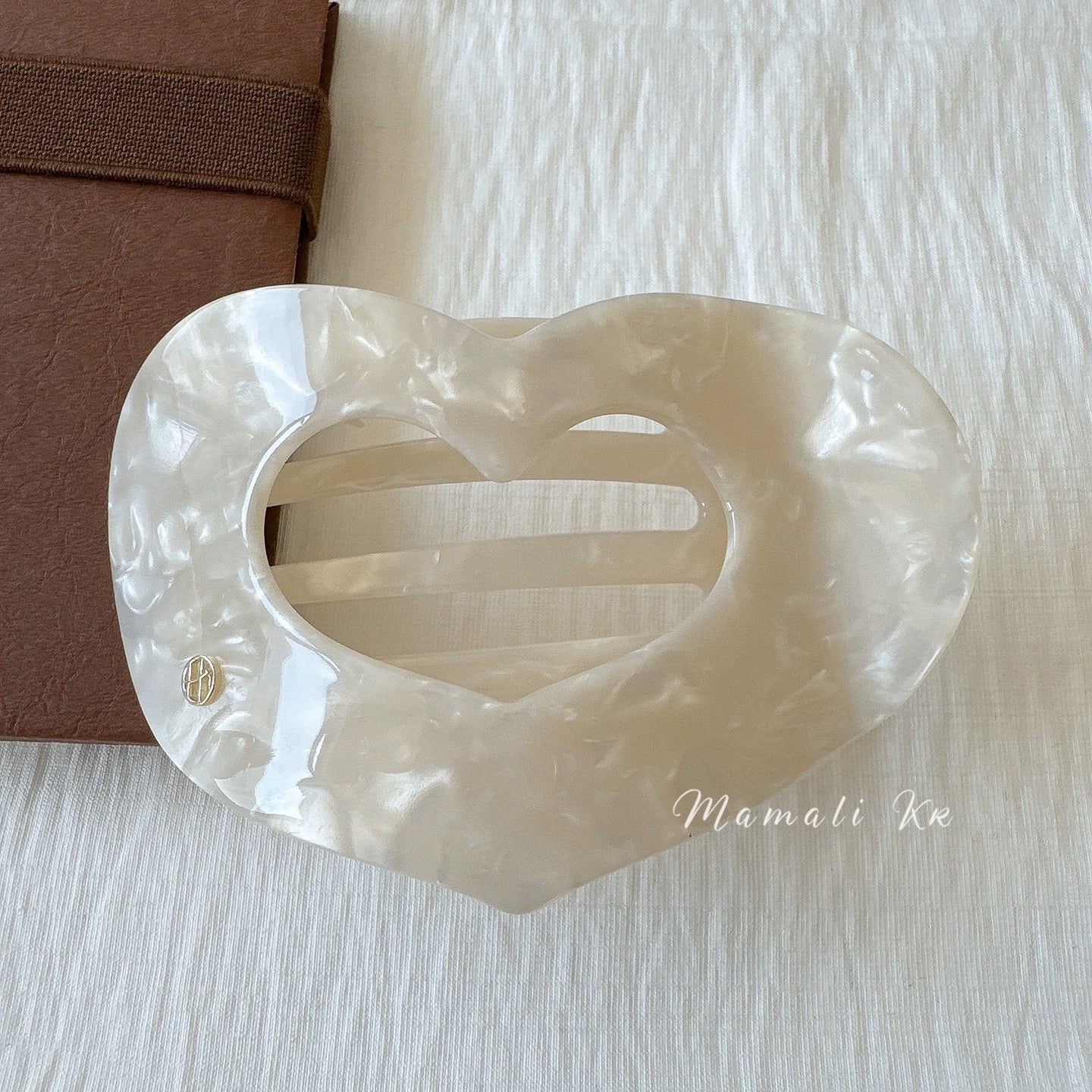 Amber Heart Hair Claw – Retro Oversized Clip