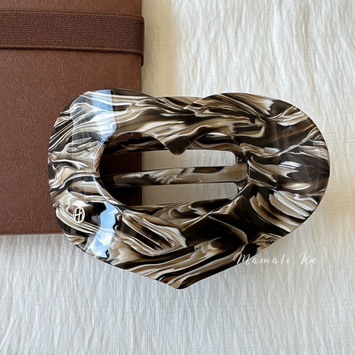 Amber Heart Hair Claw – Retro Oversized Clip
