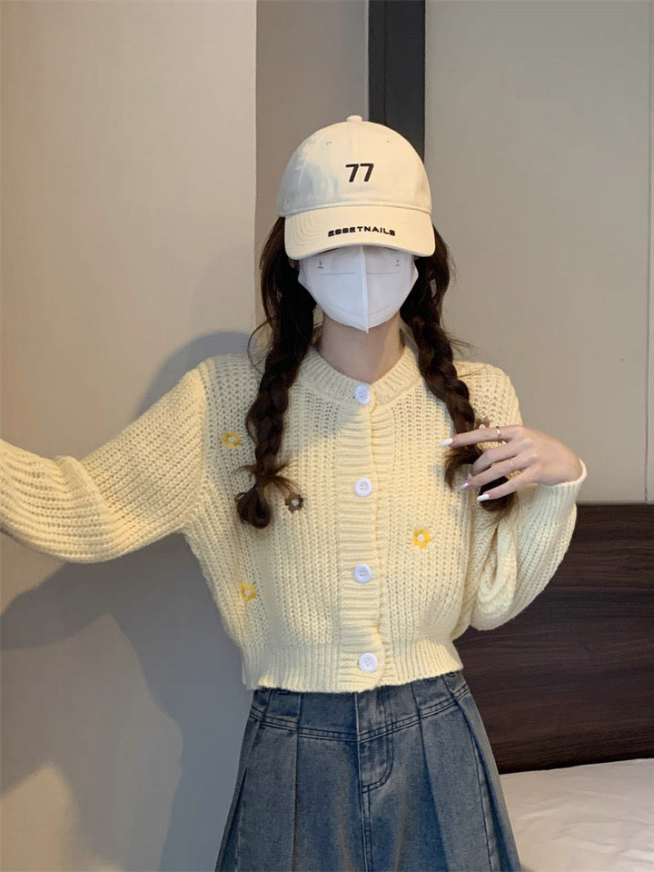Cozy White Knit Cardigan & Crop Top Two-Piece Set – Casual Layered Outfit