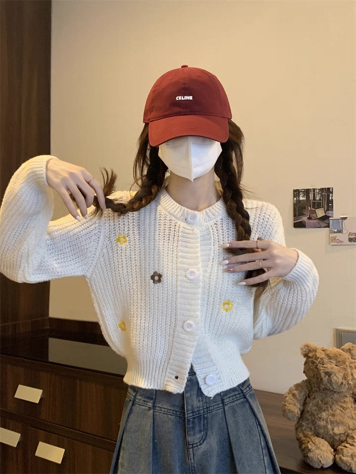 Cozy White Knit Cardigan & Crop Top Two-Piece Set – Casual Layered Outfit