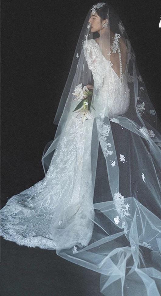 Dramatic Cathedral-Length Bridal Veil with Floral Lace Appliqué – Statement Train