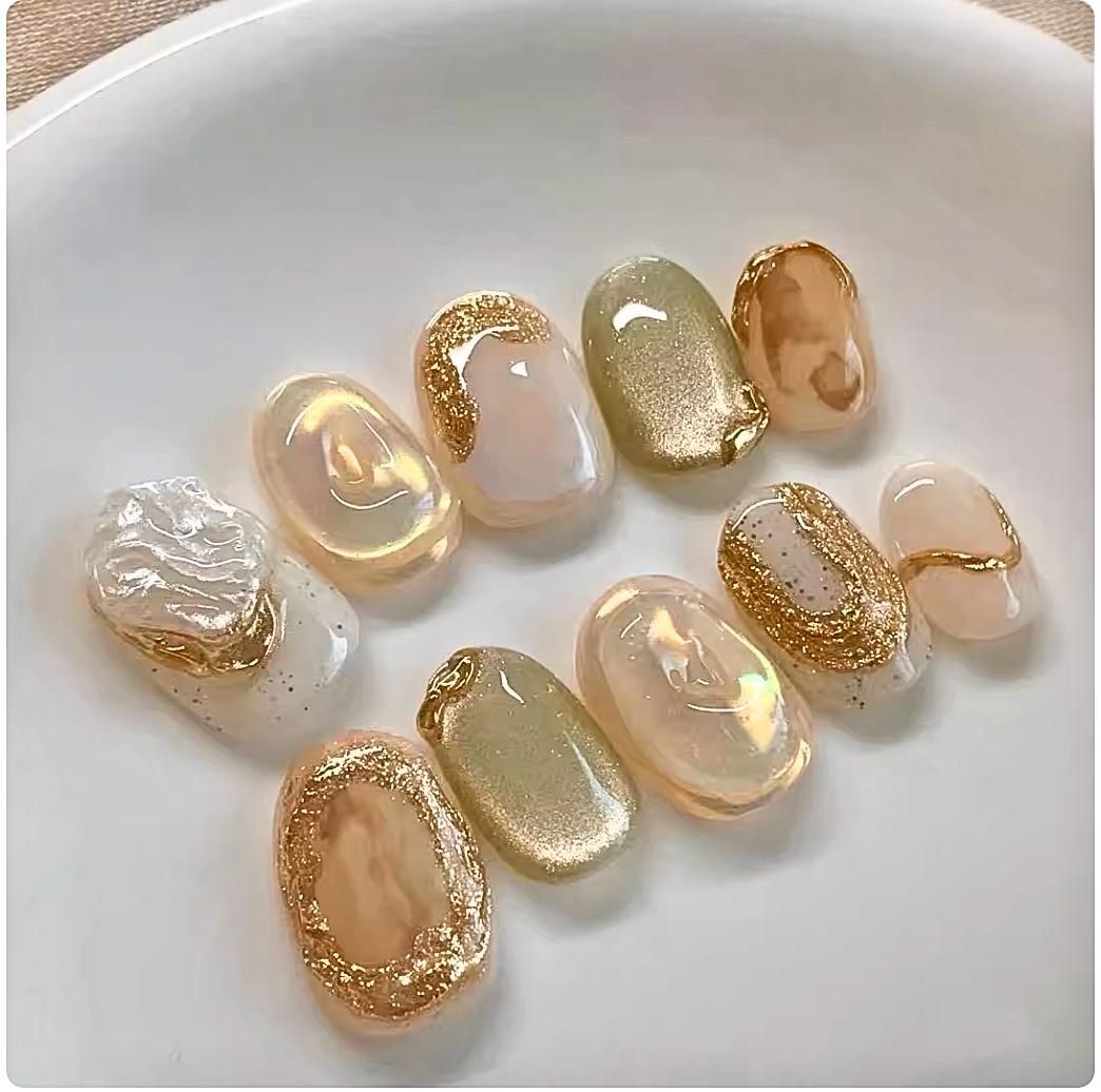 Golden Opulence Press-On Nail Set