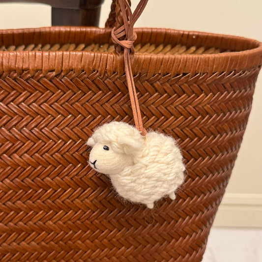 Fluffy Sheep Felt Keychain – Handmade Wool Animal Bag Charm