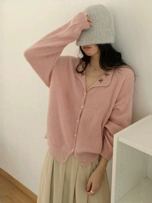 Beige Button-Up Knit Cardigan with Embroidered Floral Collar – Soft Autumn Sweater